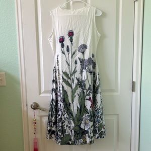 Beautiful size small dress with Pockets
